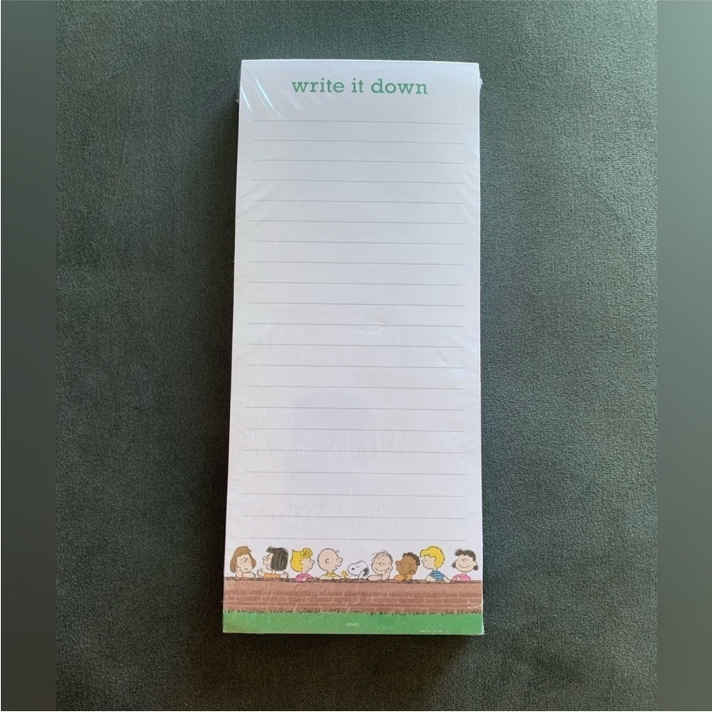 ✨ NWT Peanuts 100 Sheet Writing Pad ✨